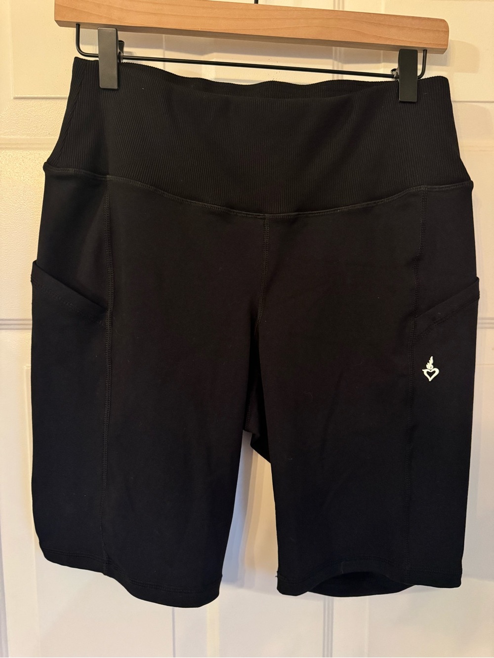 LIKE NEW TORRID active 9” inseam bicycle shorts with pockets
